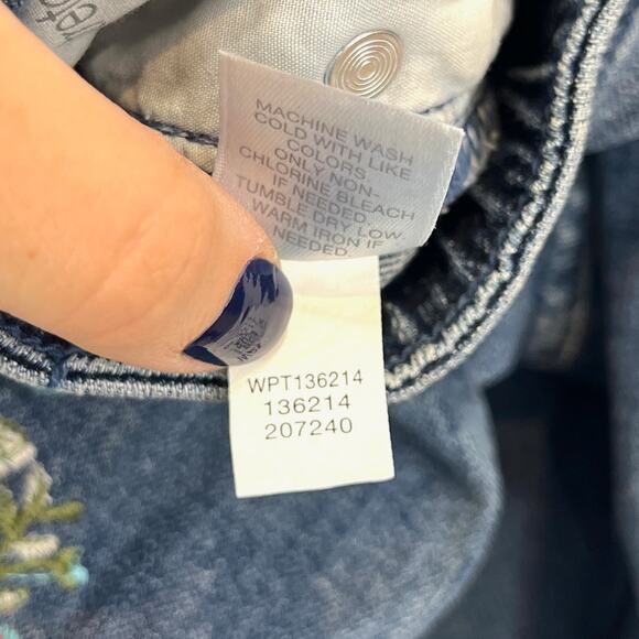 NWT J. JILL Authentic Fit Embroidered Cropped Jeans Cape Code Wash Blue 26 Plus - Picture 10 of 11